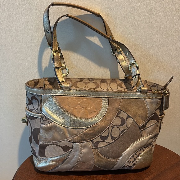 CoachVintage Patchwork shoulder baggold metallic leathers & monogram canvas